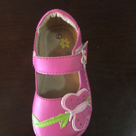 Pink Girls Squeak Me Shoes Sizes 3, 6 or 7 - Picture 2 of 5